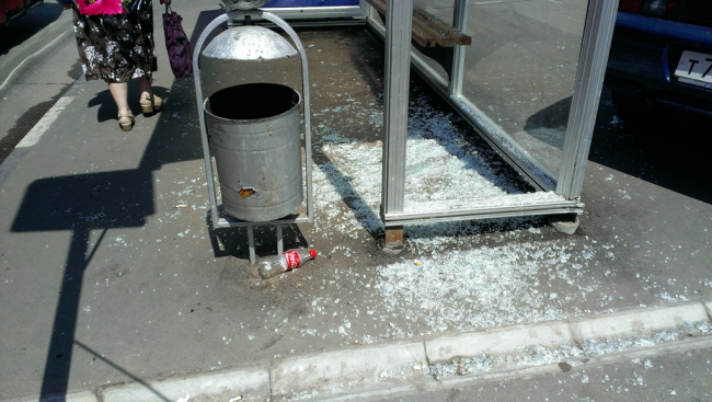 На Чапаева в остановку врезался автомобиль. Есть пострадавшие