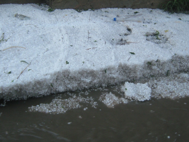 Саратовцы сообщают о крупном граде размером с вишню