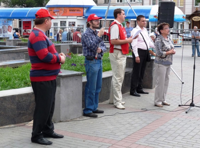 Коммунисты потребовали прекратить «доить» народ