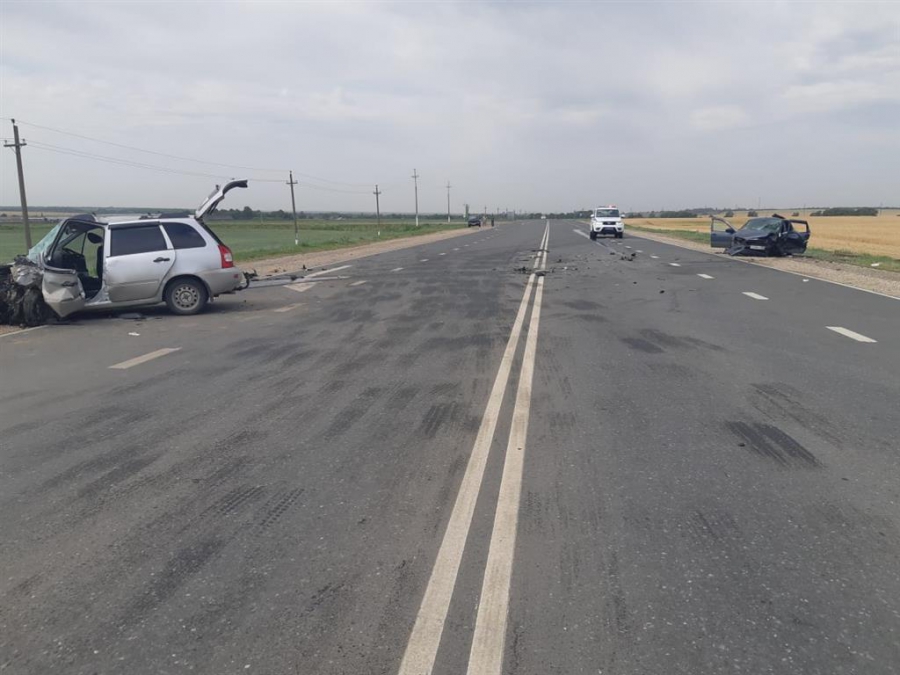 В Татищевском районе «Гранта» протаранила встречную «Калину». Двое ранены