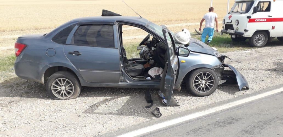 В Татищевском районе «Гранта» протаранила встречную «Калину». Двое ранены