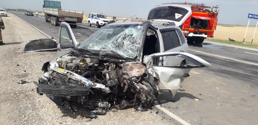 В Татищевском районе «Гранта» протаранила встречную «Калину». Двое ранены