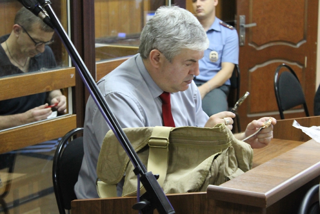 Названный заказчиком покушения Белов неожиданно прибыл в суд