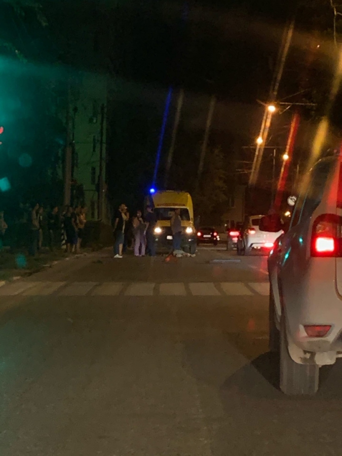 В Энгельсе автомобиль насмерть сбил шедшего на «красный» мужчину