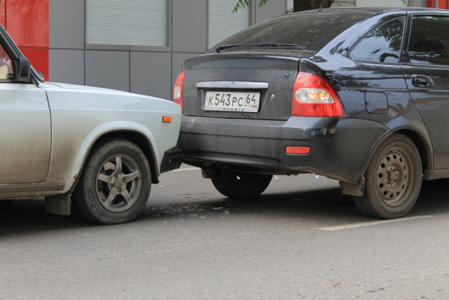 На Чернышевского «Ниссан» «догнал» три машины