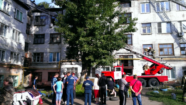 Жильцы горевшего дома считают, что их подожгли