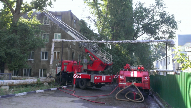 Жильцы горевшего дома считают, что их подожгли