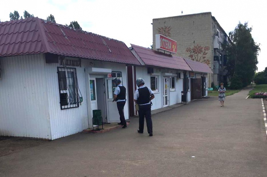 В Ртищеве раненая женщина спаслась в магазине от дебошира с ножом