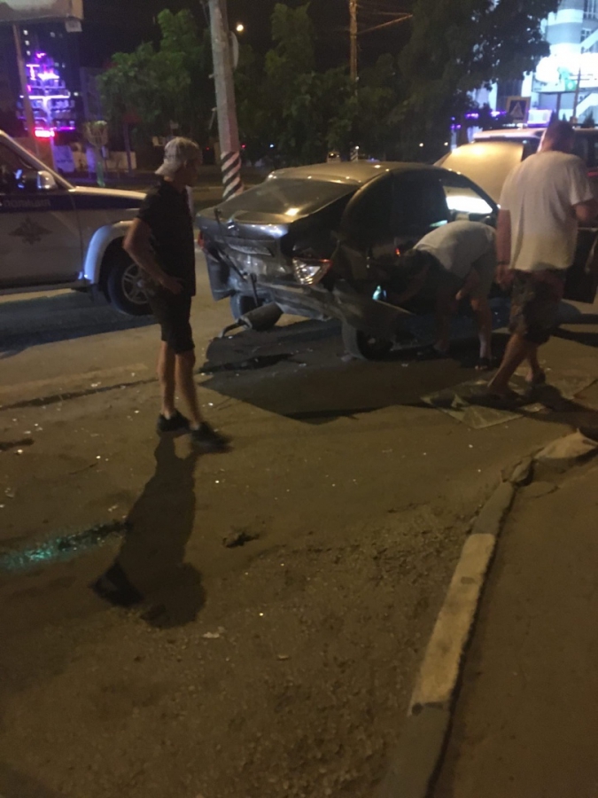 В Энгельсе два человека пострадали в массовой аварии