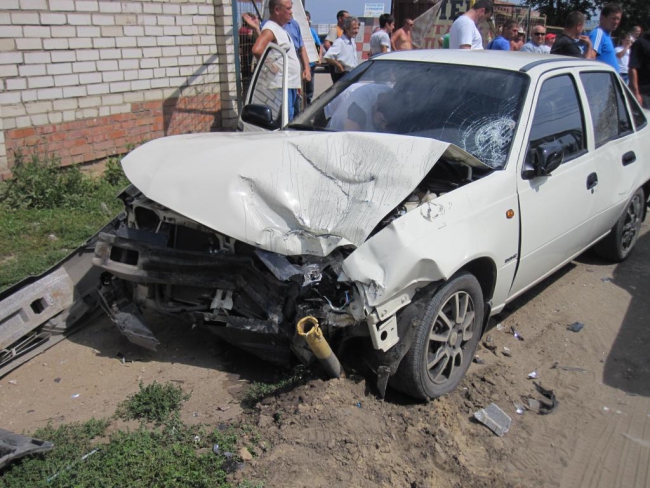 В массовой аварии у строительного рынка пострадал мотоциклист