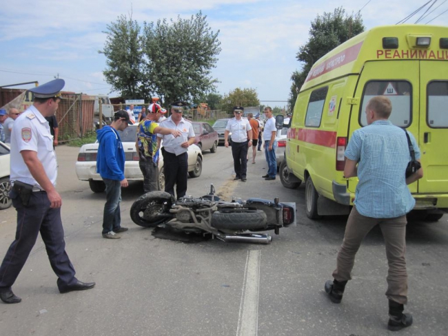 В массовой аварии у строительного рынка пострадал мотоциклист