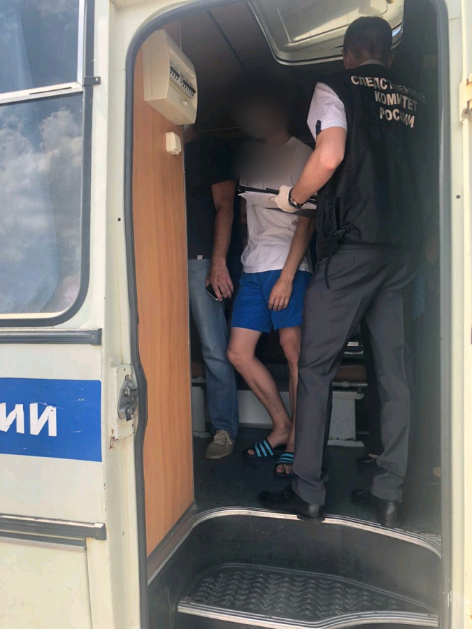 В Затоне пьяный мужчина уговаривал полицейского взять деньги