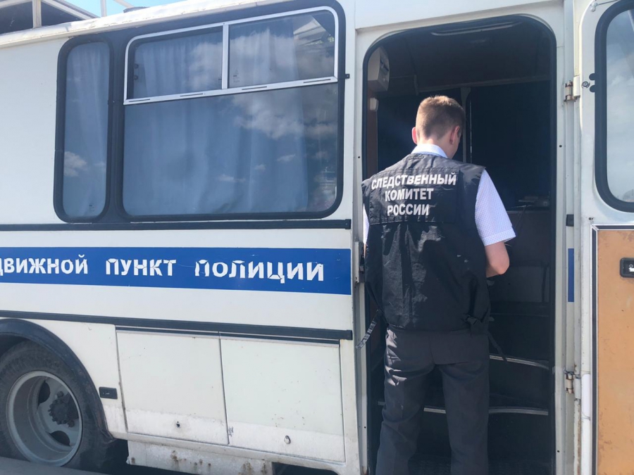 В Затоне пьяный мужчина уговаривал полицейского взять деньги