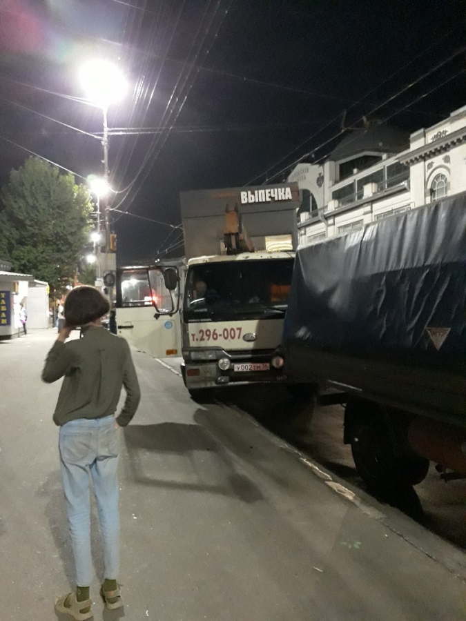 Бизнесмен нашел лазейку и установил ларек на проспекте Кирова