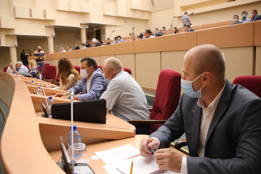 Депутаты приняли отчет министра об успешном исполнении бюджета-2019