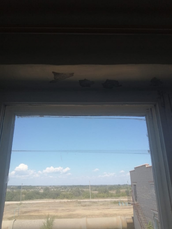 В Марксовском районе чиновники передумали ремонтировать сельскую школу с трухлявыми окнами