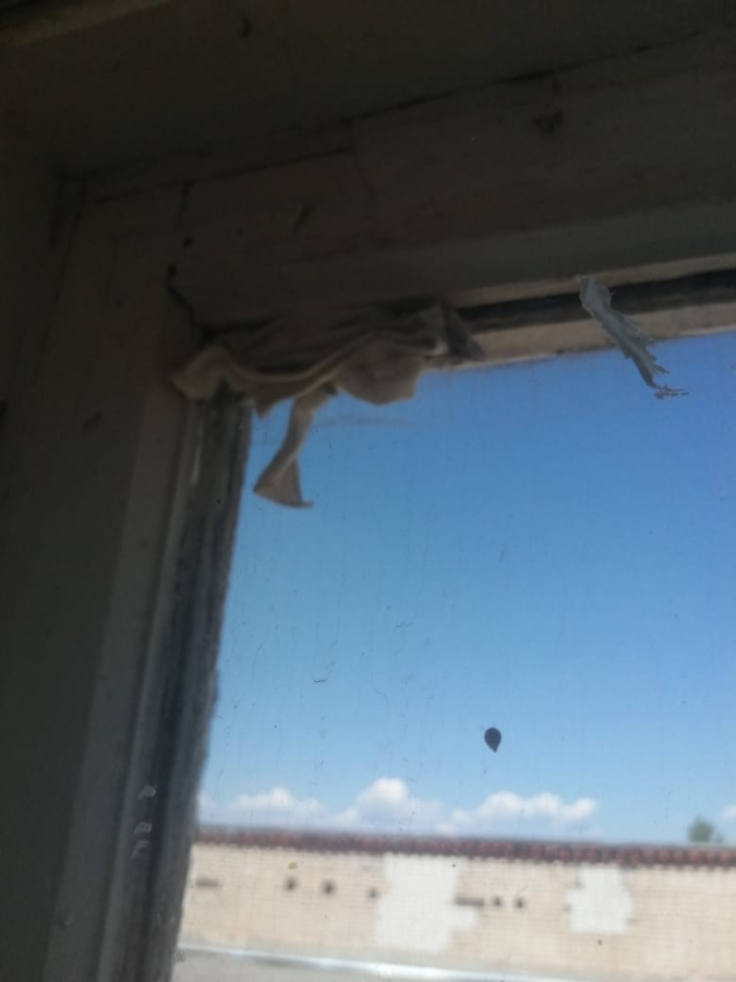 В Марксовском районе чиновники передумали ремонтировать сельскую школу с трухлявыми окнами