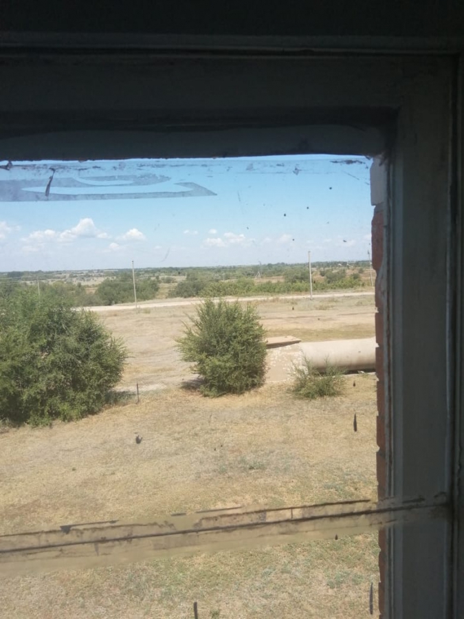 В Марксовском районе чиновники передумали ремонтировать сельскую школу с трухлявыми окнами