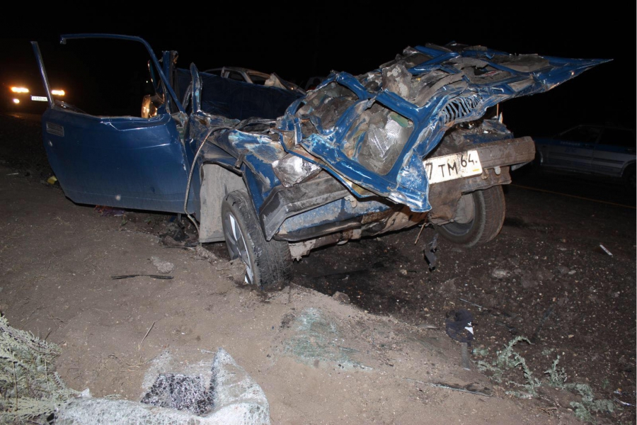 Под Саратовом в автокатастрофе погибли 3 человека, выжил только ребенок