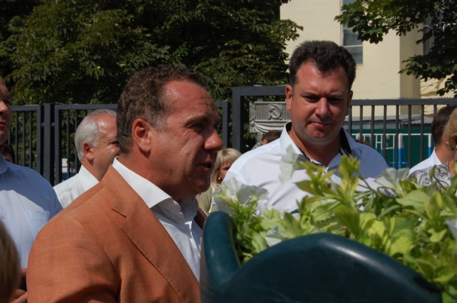 На Московской появились ударопрочные цветочные «фонтаны»