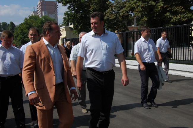 На Московской появились ударопрочные цветочные «фонтаны»