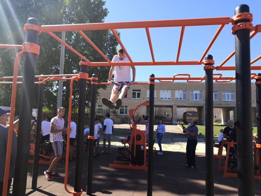 В школе в Воскресенском открыли спортивную площадку ГТО