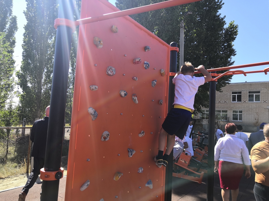 В школе в Воскресенском открыли спортивную площадку ГТО