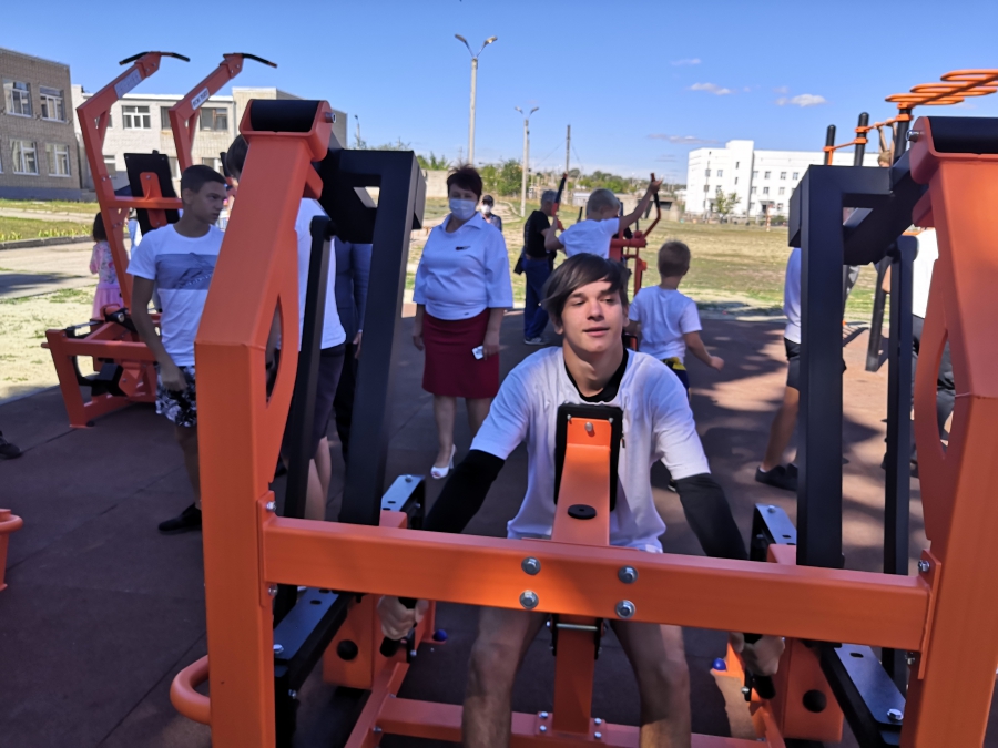 В школе в Воскресенском открыли спортивную площадку ГТО