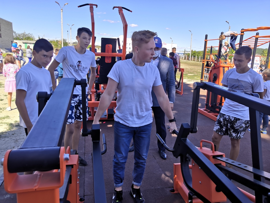 В школе в Воскресенском открыли спортивную площадку ГТО