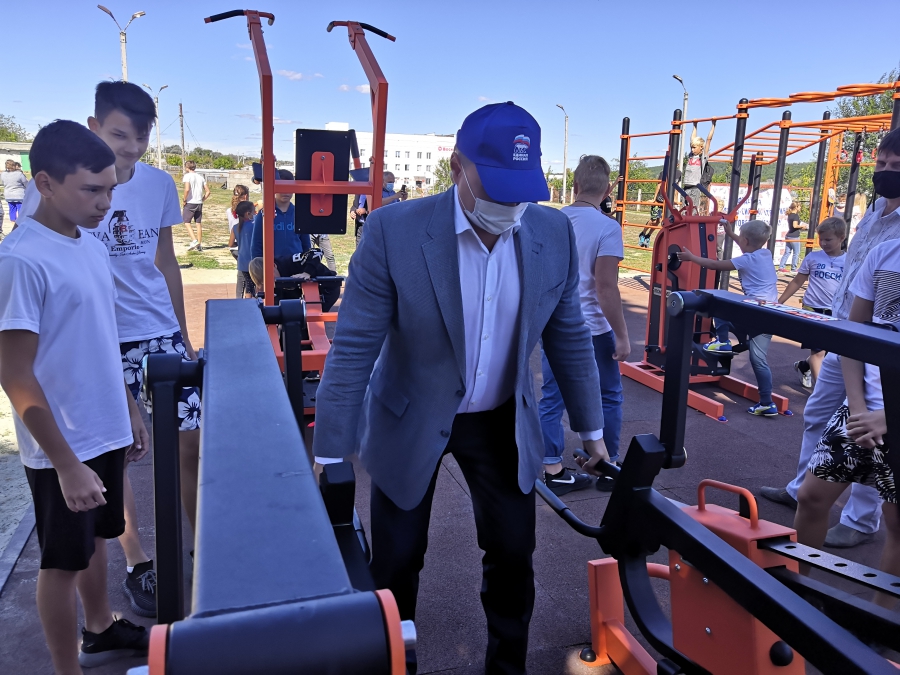 В школе в Воскресенском открыли спортивную площадку ГТО