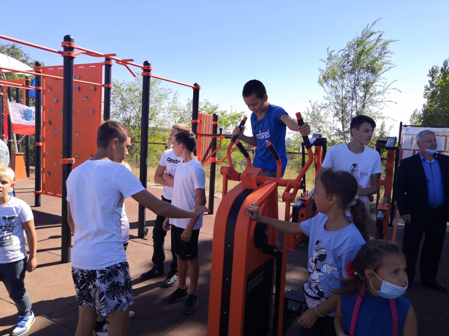 В школе в Воскресенском открыли спортивную площадку ГТО