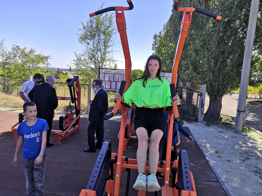 В школе в Воскресенском открыли спортивную площадку ГТО