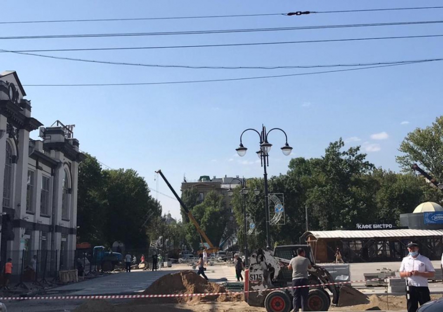 Площадь Кирова освободили от рекламных щитов и огромной арки