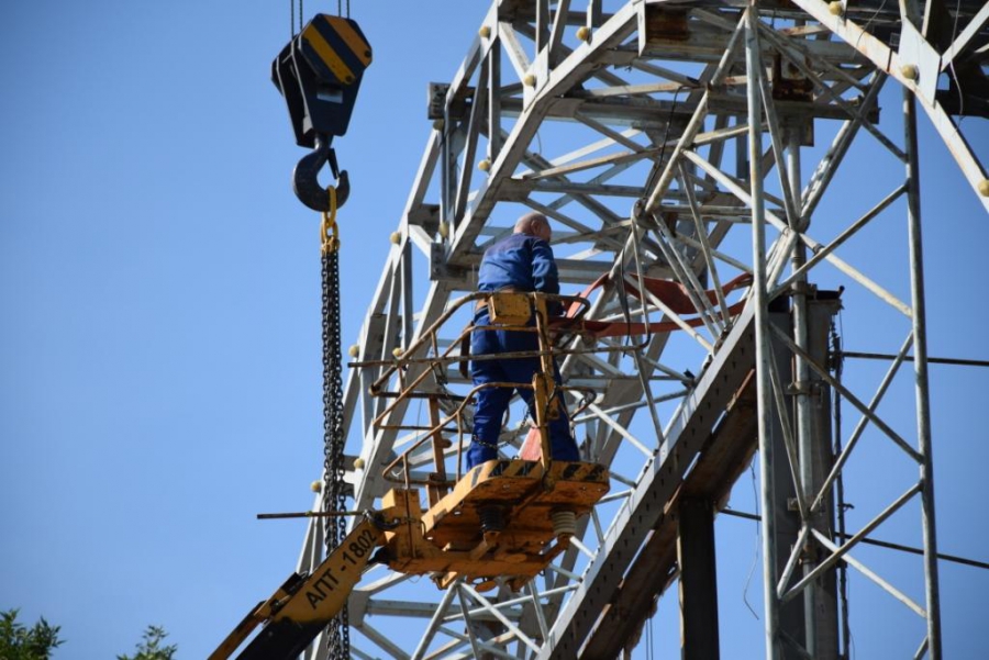 Площадь Кирова освободили от рекламных щитов и огромной арки