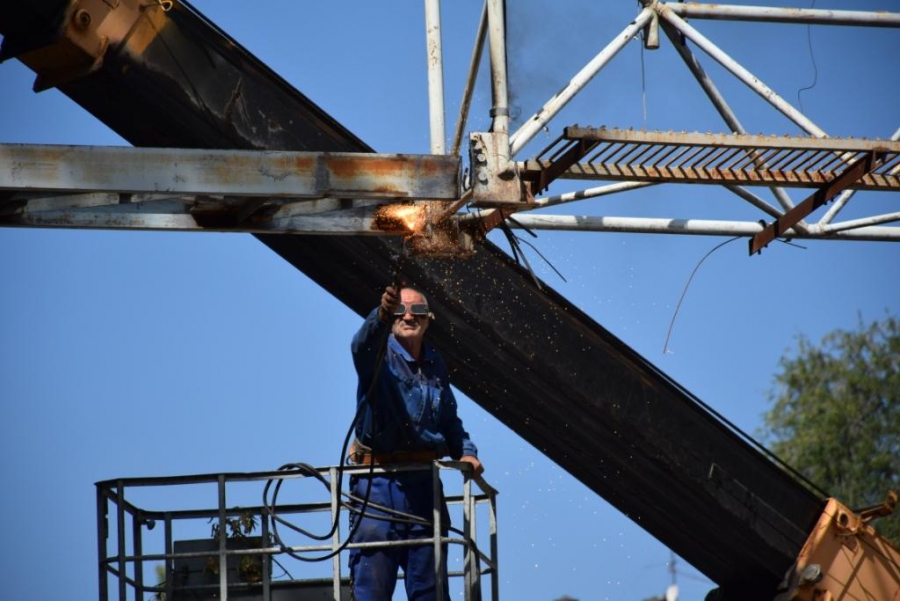 Площадь Кирова освободили от рекламных щитов и огромной арки