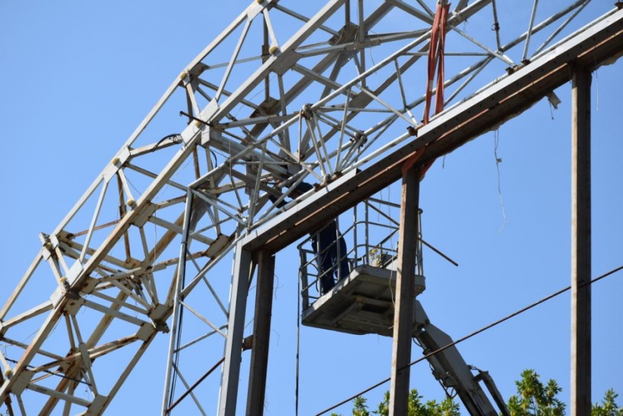 Площадь Кирова освободили от рекламных щитов и огромной арки