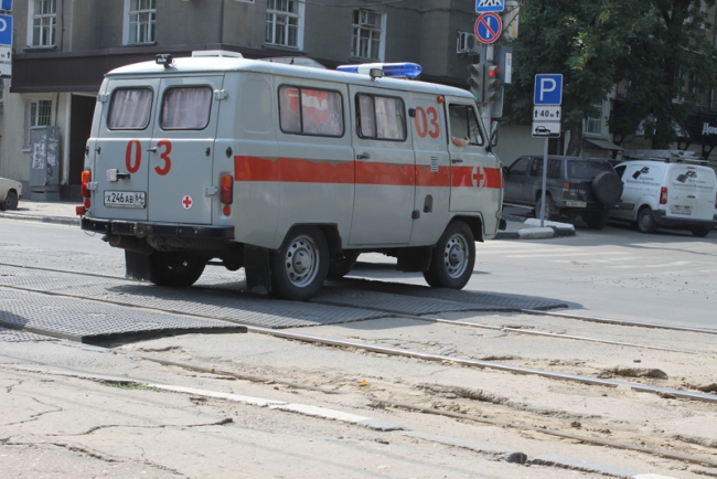 Саратовцы жалуются на разбитые переезды трамвайных рельсов