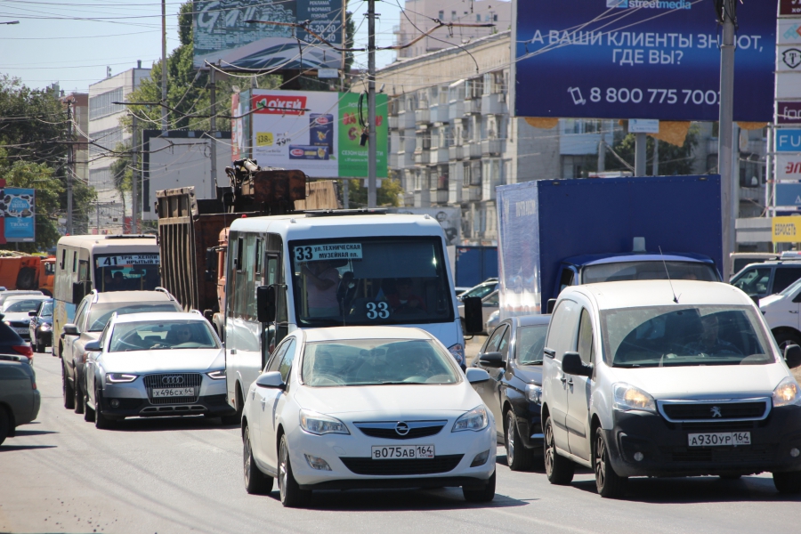 Саратовцы проклинают «Т Плюс» за вечные пробки из-за перекопанной Соколовой