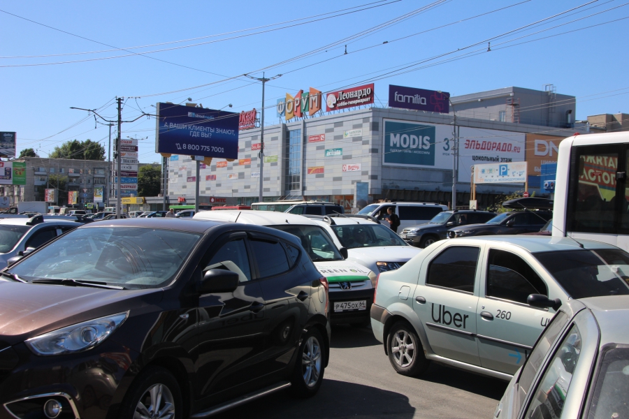 Саратовцы проклинают «Т Плюс» за вечные пробки из-за перекопанной Соколовой