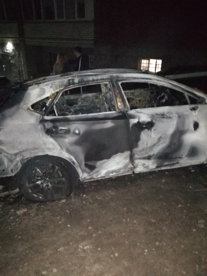 Ночью на 2-й Дачной огонь уничтожил автомобиль «Лексус»