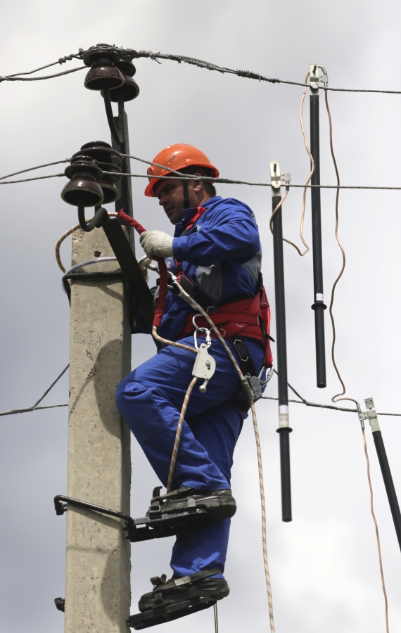 Электрические сети АО «Облкоммунэнерго» готовы к работе в осенне-зимний период