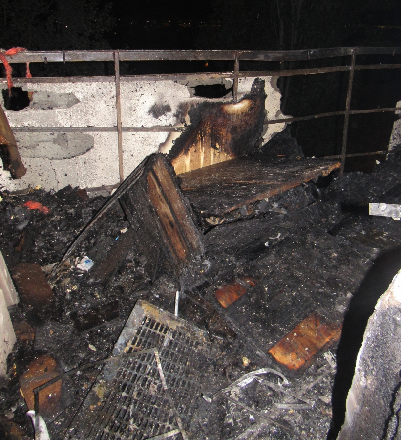 На Новоузенской при пожаре погибла 87-летняя именинница, ее сын получил ожоги