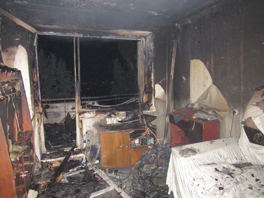 На Новоузенской при пожаре погибла 87-летняя именинница, ее сын получил ожоги