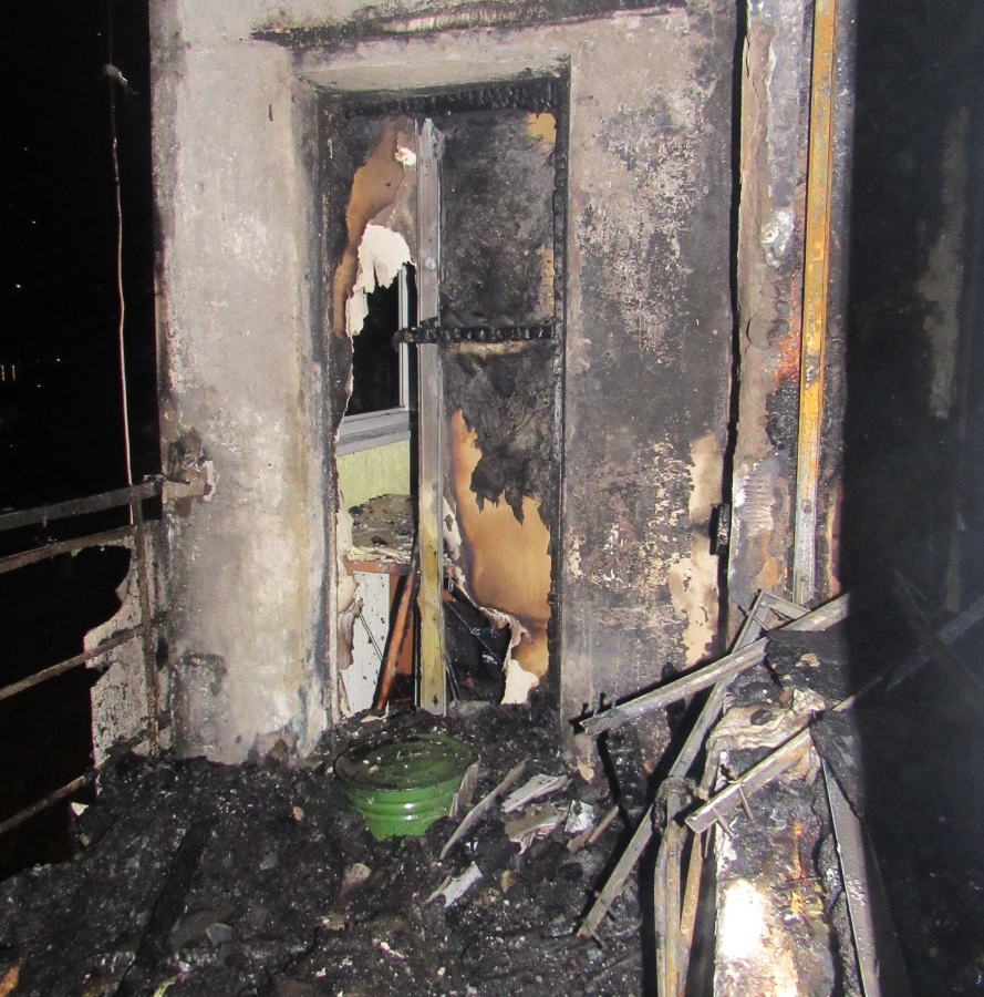 На Новоузенской при пожаре погибла 87-летняя именинница, ее сын получил ожоги