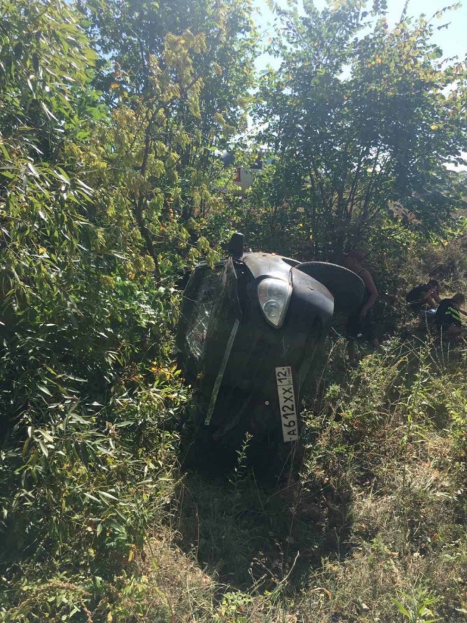 Под Ртищевом семья из Марий Эл на «Приоре» попала в ДТП с «УАЗом»