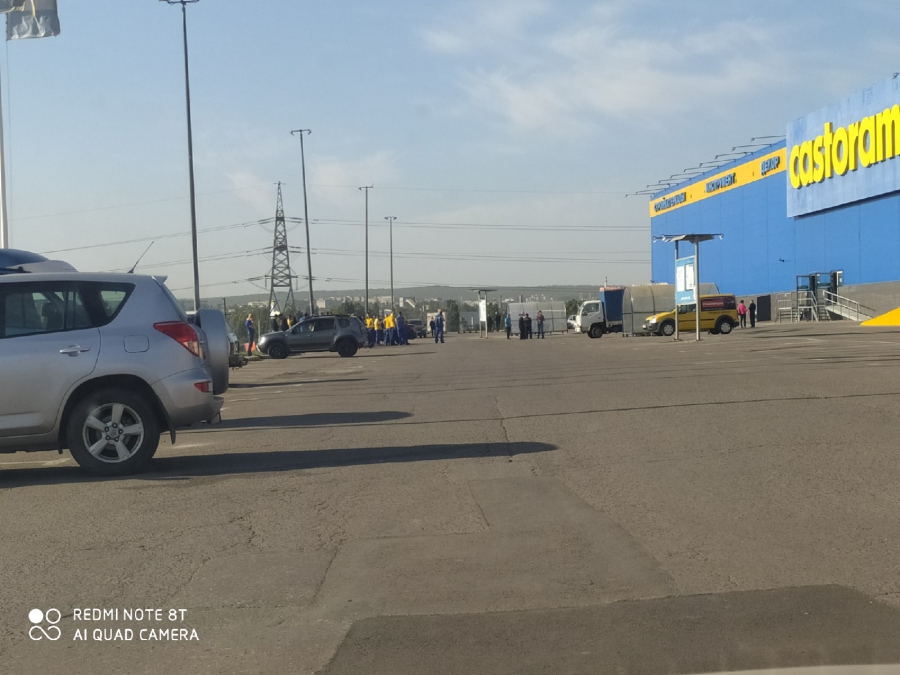 Утро в Саратове началось с эвакуации торговых центров из-за «бомбы»