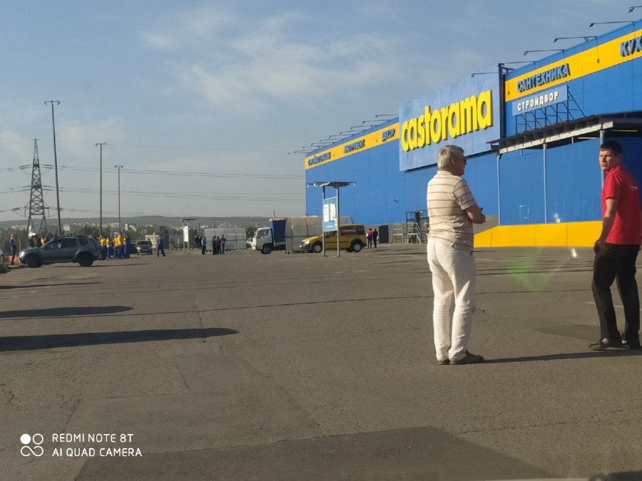 Утро в Саратове началось с эвакуации торговых центров из-за «бомбы»