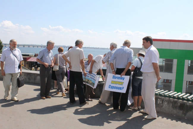 Активисты двух районов митингуют за выход из Саратовской области