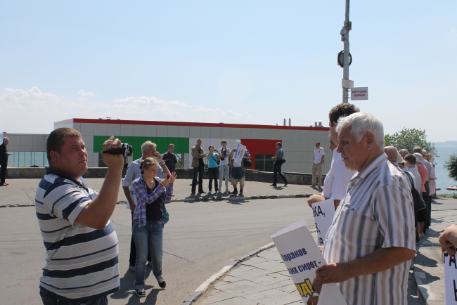 Активисты двух районов митингуют за выход из Саратовской области