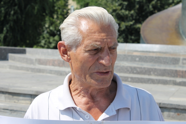 Активисты двух районов митингуют за выход из Саратовской области